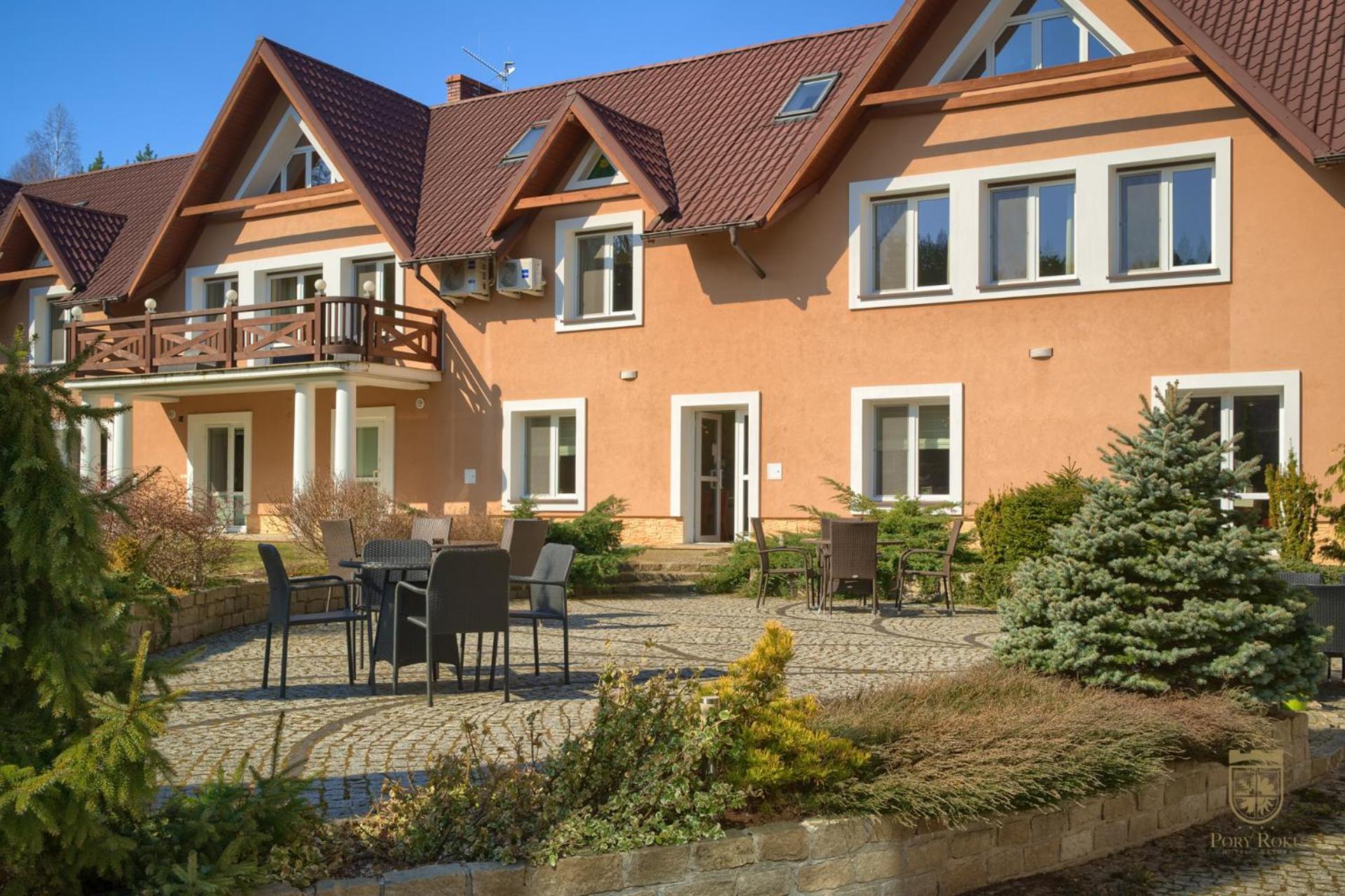 Hotel Pory Roku Czysteblota Exterior photo